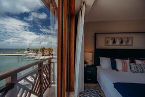 Bannister Hotel &  Yacht Club