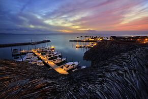 Bannister Hotel &  Yacht Club