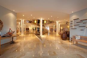 Bannister Hotel &  Yacht Club