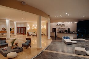 Bannister Hotel &  Yacht Club