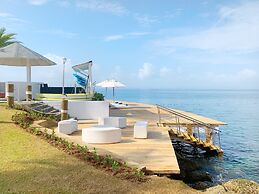 Bannister Hotel &  Yacht Club