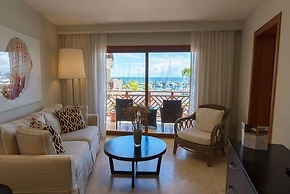Bannister Hotel &  Yacht Club