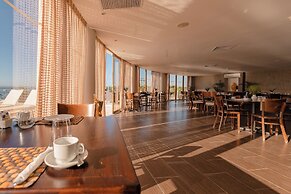 Bannister Hotel &  Yacht Club