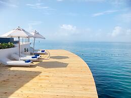 Bannister Hotel &  Yacht Club