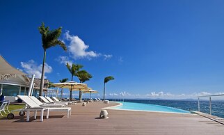 Bannister Hotel &  Yacht Club