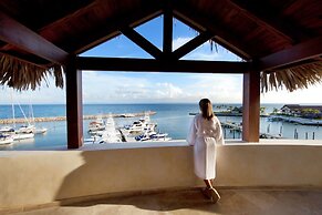 Bannister Hotel &  Yacht Club