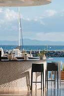 Bannister Hotel &  Yacht Club