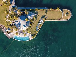 Bannister Hotel &  Yacht Club