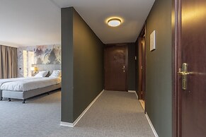 Fletcher Familiehotel De Hunzebergen
