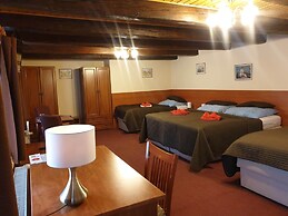Hotel Aaron