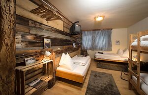Arena Lodge