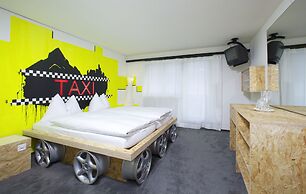 Arena Lodge