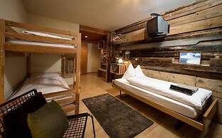 Arena Lodge