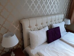 Trendy Deluxe Apartments
