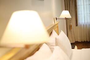 Hotel Willow Banks, Mall Road Shimla