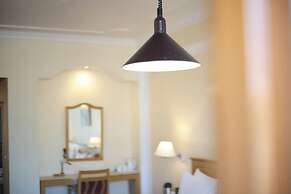 Hotel Willow Banks, Mall Road Shimla