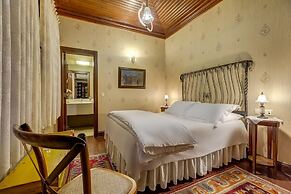 Kaucuk Hotel