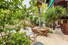 Kaucuk Hotel