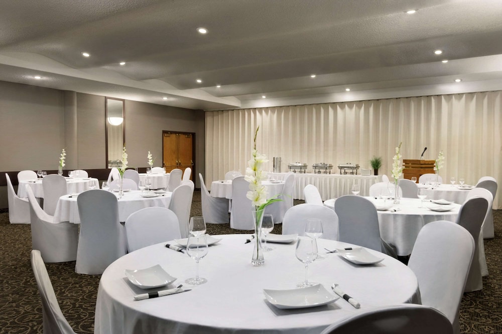 Travelodge by Wyndham Lethbridge