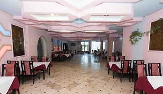 Hotel Les Pyramides