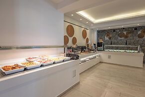 Acrogiali Beachfront Hotel