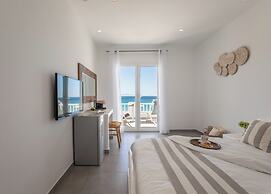 Acrogiali Beachfront Hotel