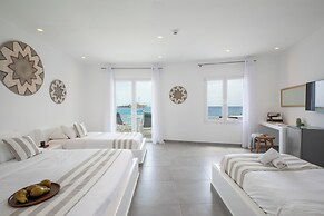 Acrogiali Beachfront Hotel