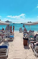 Acrogiali Beachfront Hotel