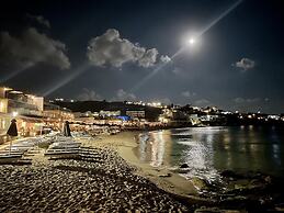 Acrogiali Beachfront Hotel