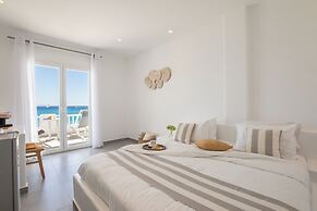 Acrogiali Beachfront Hotel