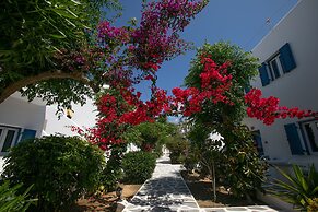 Acrogiali Beachfront Hotel