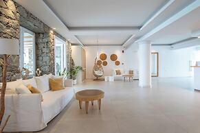 Acrogiali Beachfront Hotel