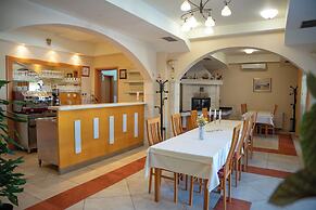 Pansion Villa Bok