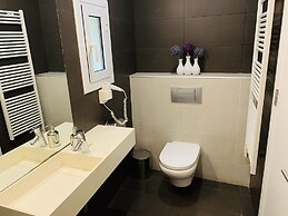 Super Balmes Guest House