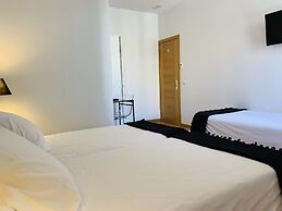 Super Balmes Guest House