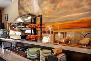 Home Inn & Suites Regina East