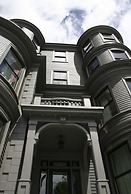 Hotel Veritas