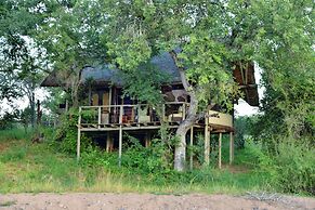 Rhino Post Safari Lodge