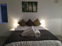 Kingswood Apartment