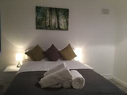 Kingswood Apartment