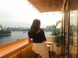 The Autumn Homestay