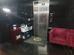 Q Hotel