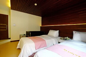 Q Hotel