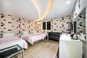 Q Hotel