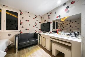 Q Hotel