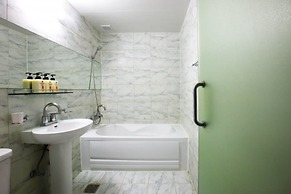 Q Hotel