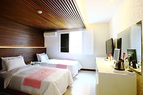 Q Hotel