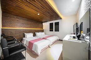 Q Hotel