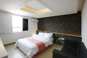 Q Hotel