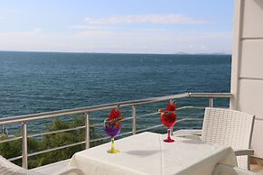Grand Koru Otel Beach
